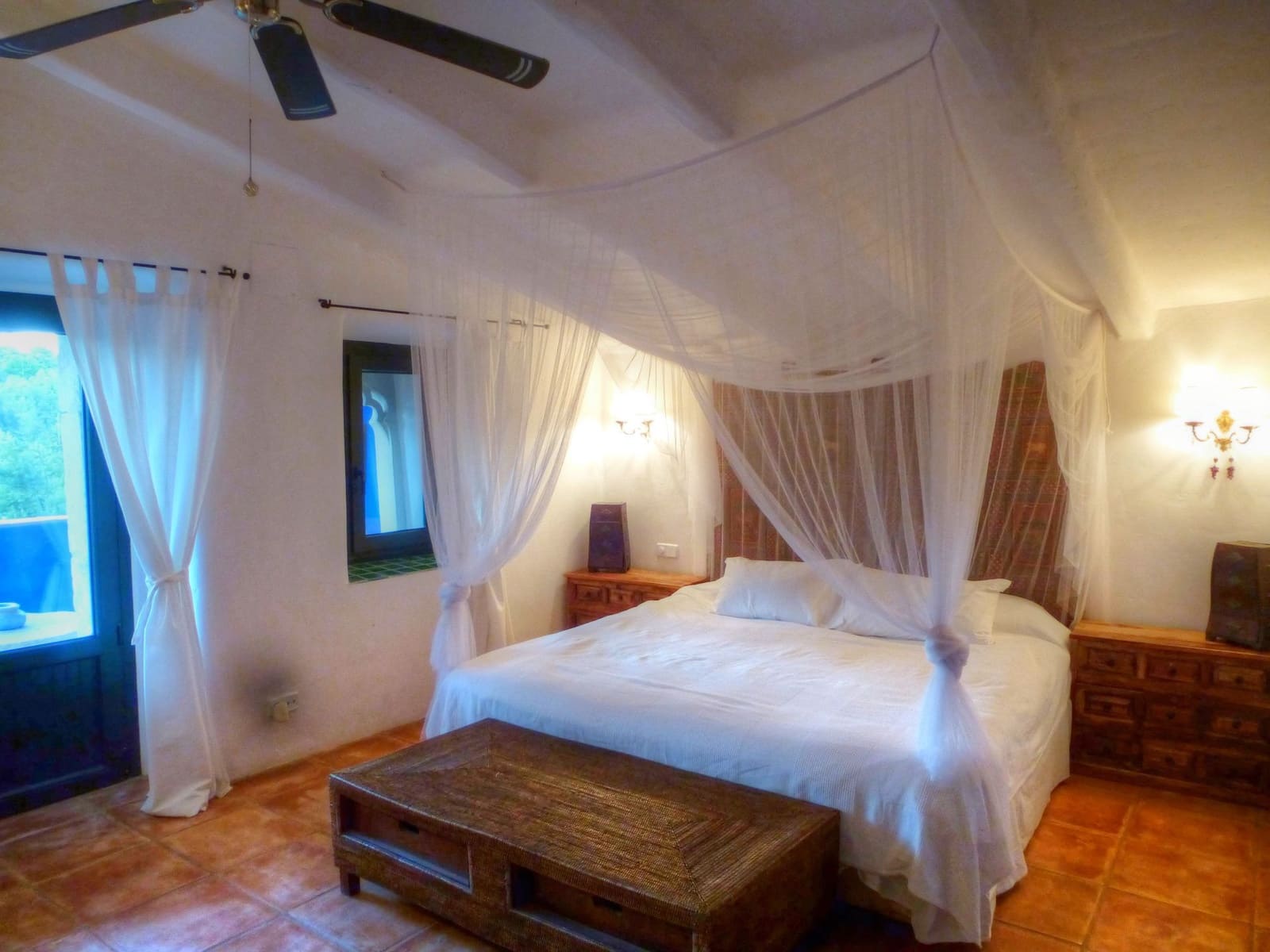 10 Zimmer Finca/Landgut zu verkaufen in Sant Marti Vell mit Pool Garage - 2.000.000 € (Ref: 9937790)