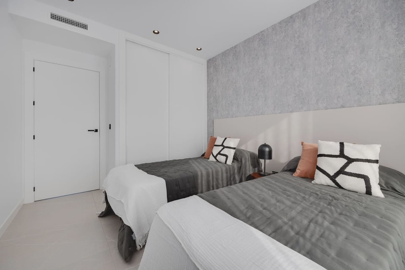 3 sypialnia Willa na sprzedaż w Torrevieja z basenem - 585 000 € (Ref: 10003873)