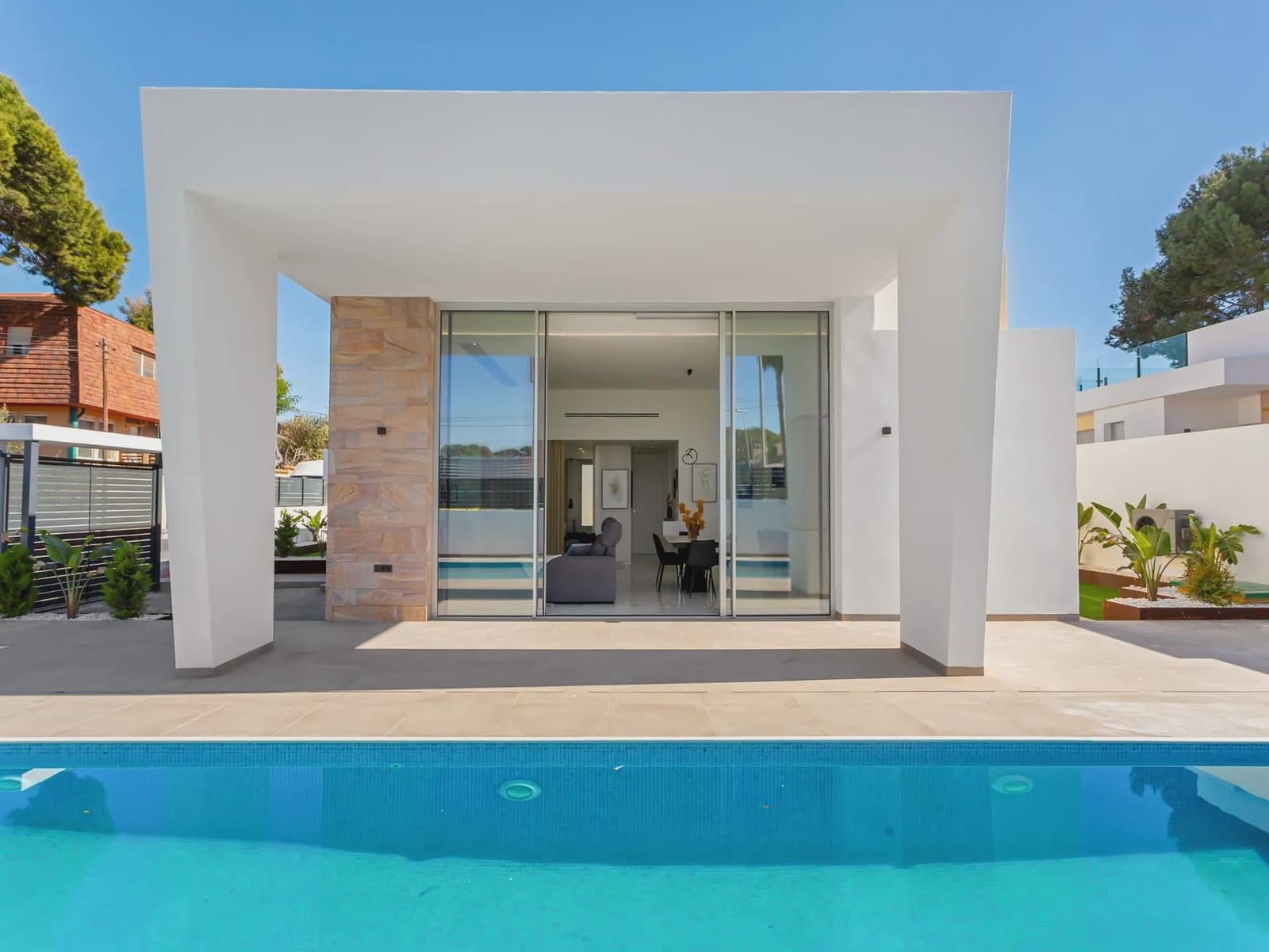 3 slaapkamer Villa te koop in Torrevieja met zwembad - € 700.000 (Ref: 10003880)
