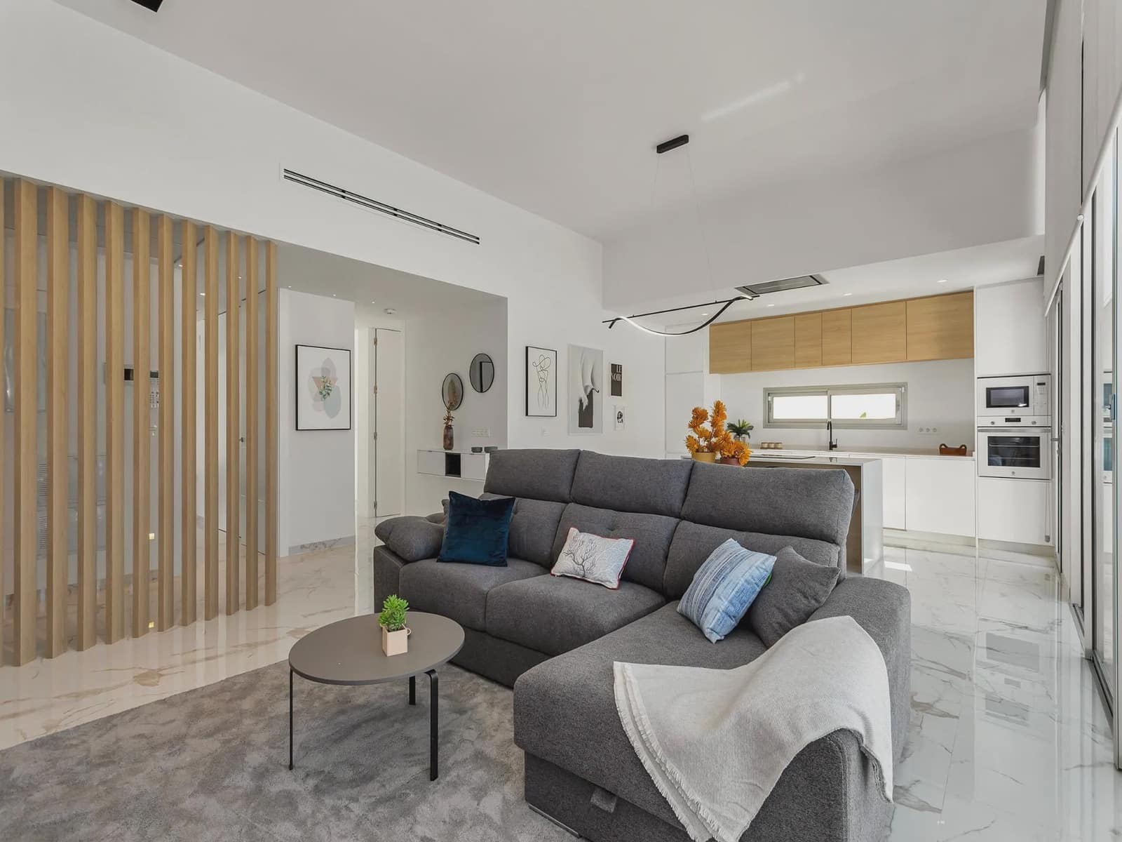 3 slaapkamer Villa te koop in Torrevieja met zwembad - € 700.000 (Ref: 10003880)