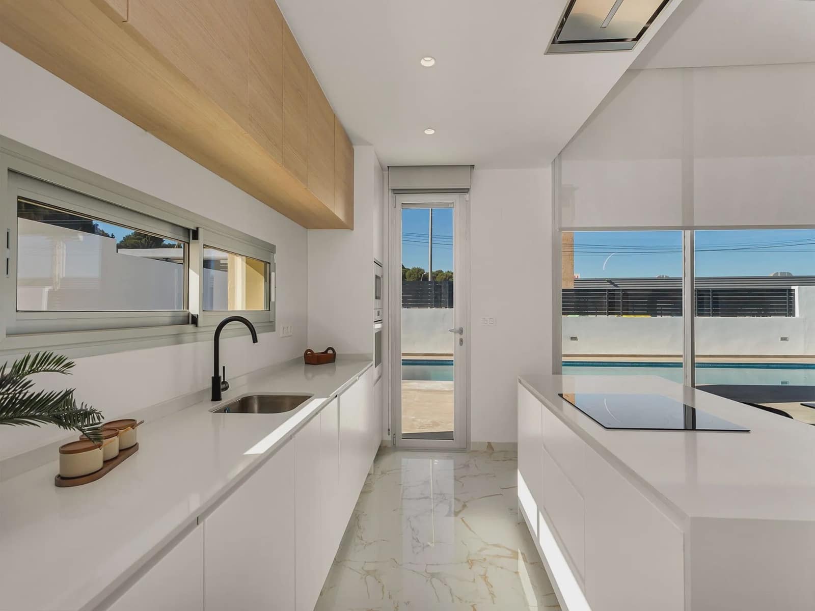 3 slaapkamer Villa te koop in Torrevieja met zwembad - € 700.000 (Ref: 10003880)
