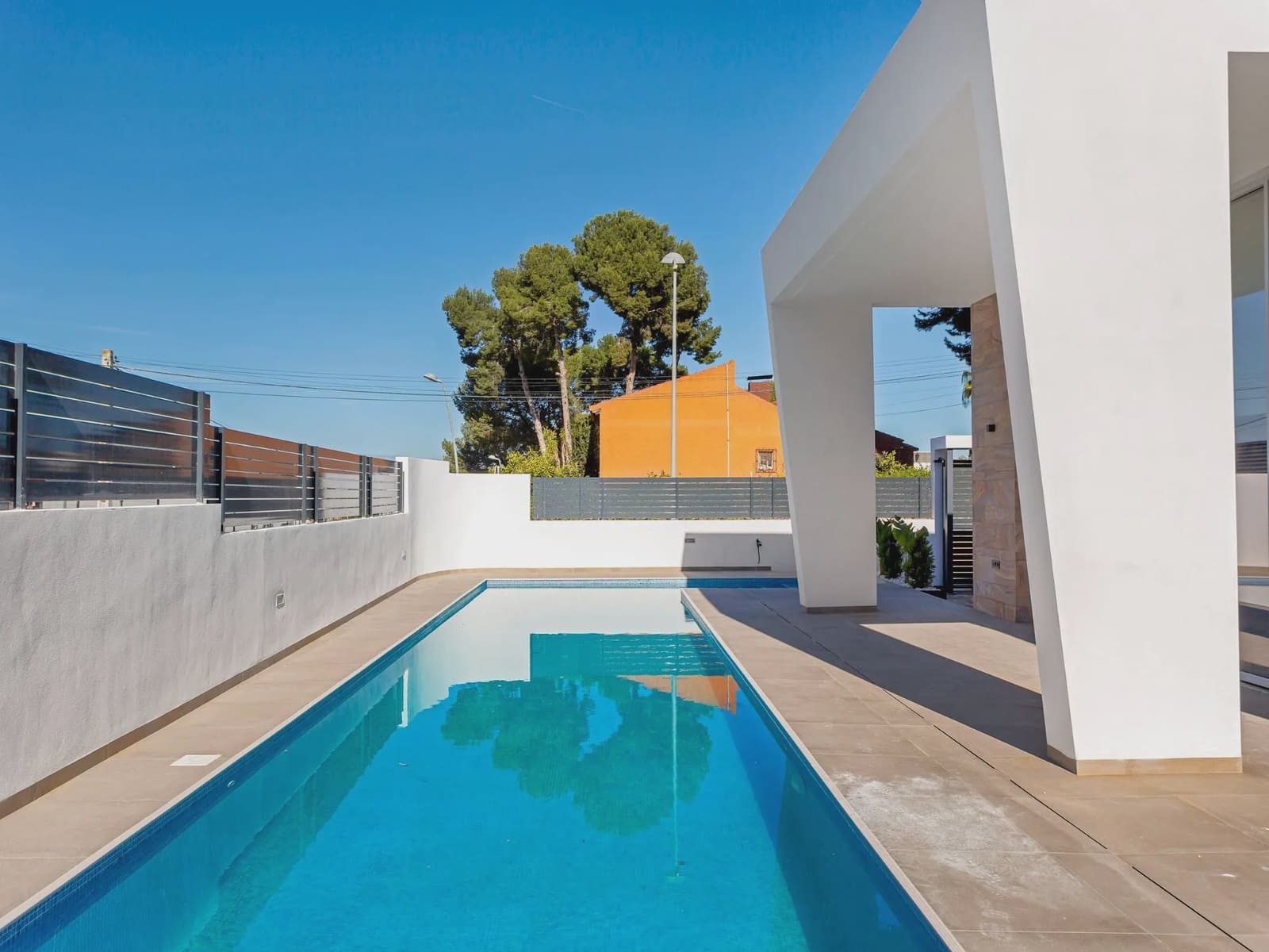 3 slaapkamer Villa te koop in Torrevieja met zwembad - € 700.000 (Ref: 10003880)