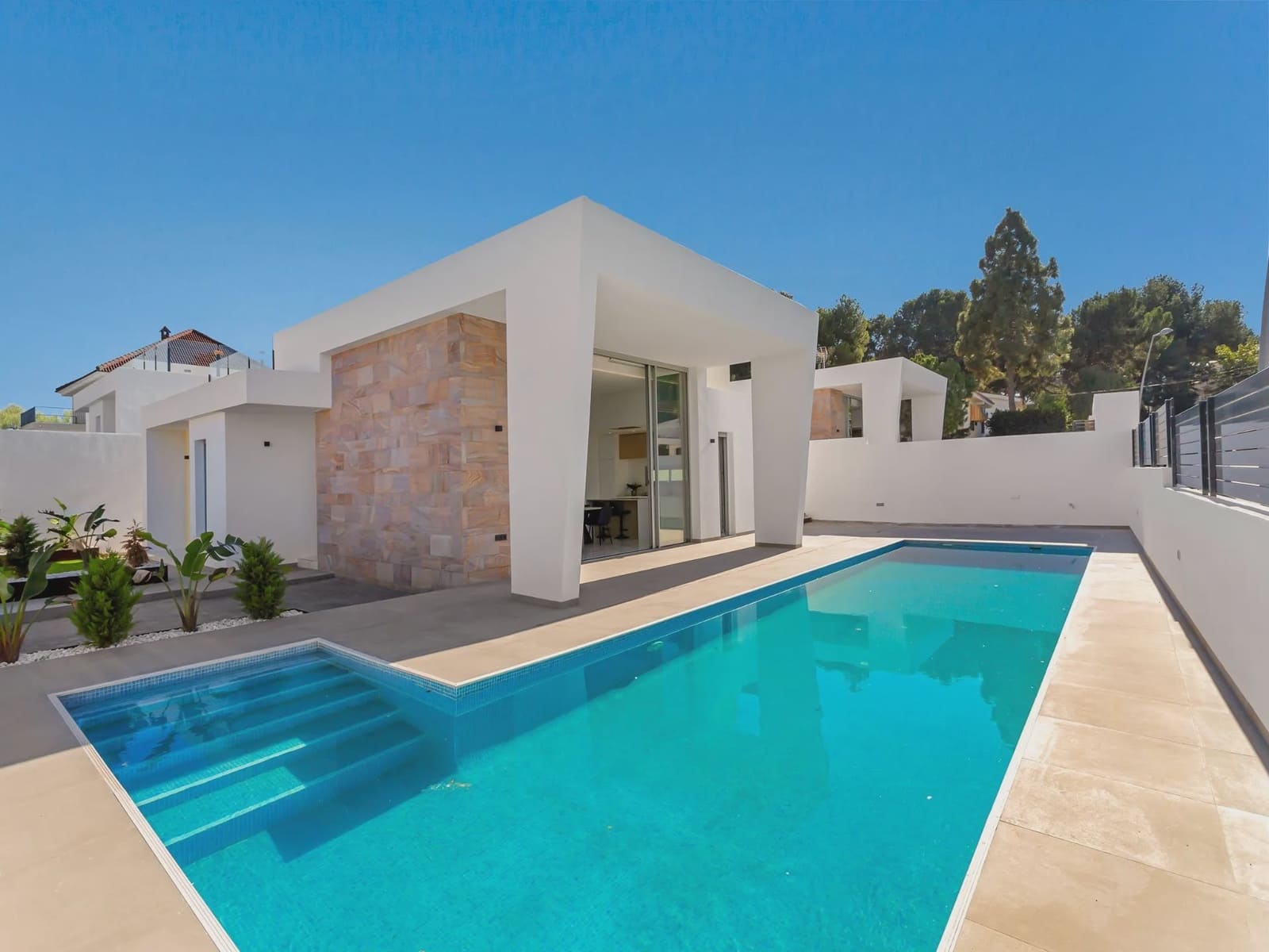3 slaapkamer Villa te koop in Torrevieja met zwembad - € 700.000 (Ref: 10003880)