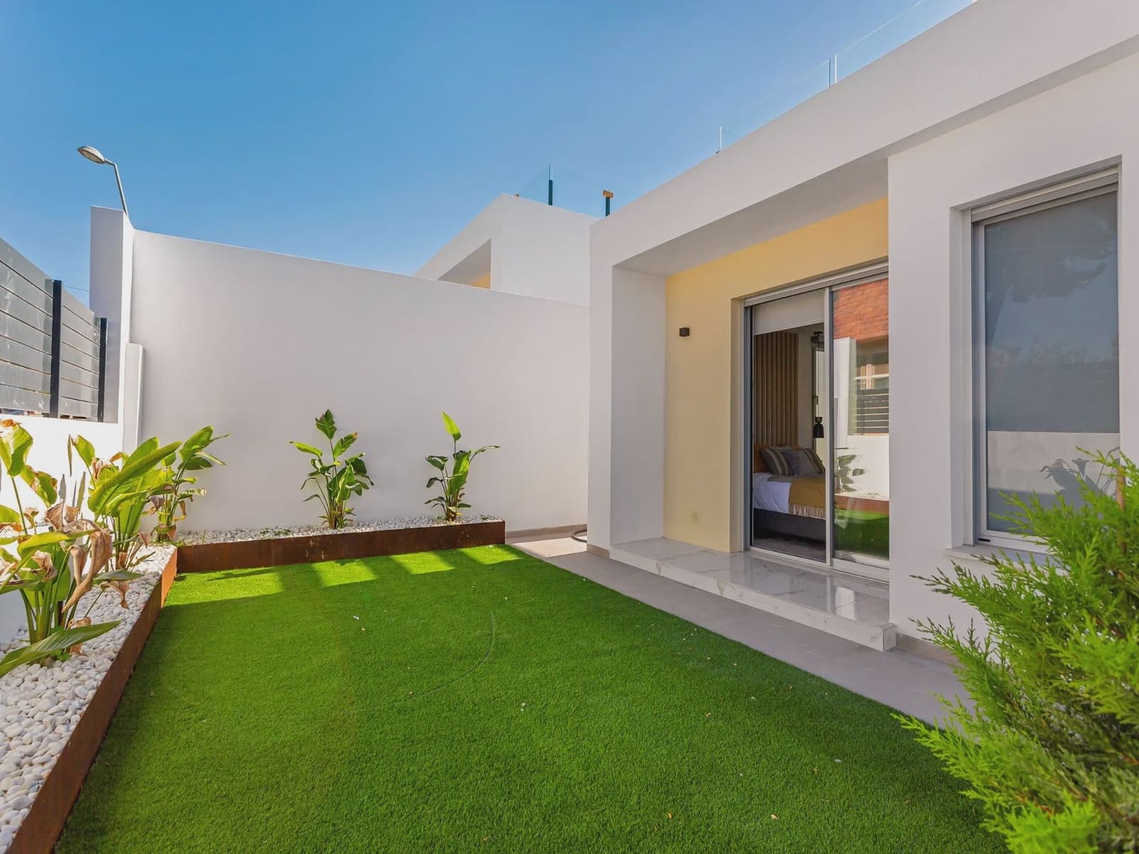3 slaapkamer Villa te koop in Torrevieja met zwembad - € 700.000 (Ref: 10003880)