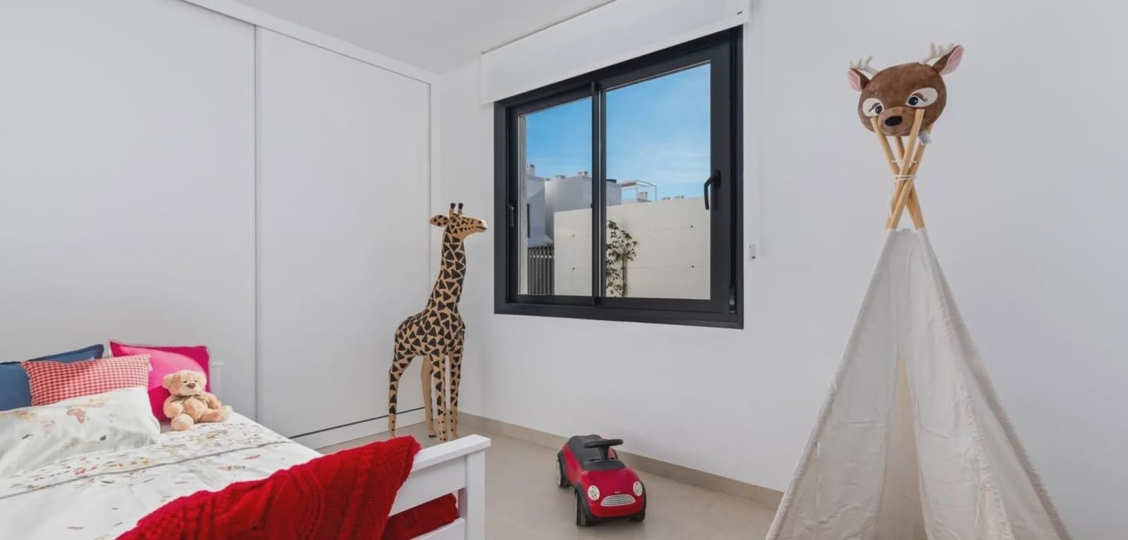Chalet de 3 habitaciones en Mar de Cristal en venta con piscina - 549.000 € (Ref: 10003884)