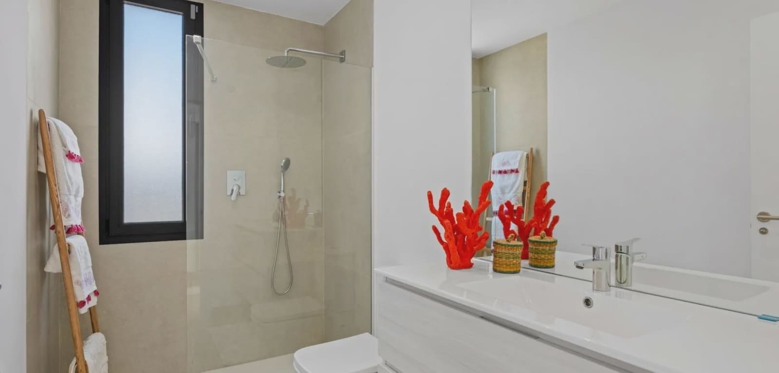 Chalet de 3 habitaciones en Mar de Cristal en venta con piscina - 549.000 € (Ref: 10003884)