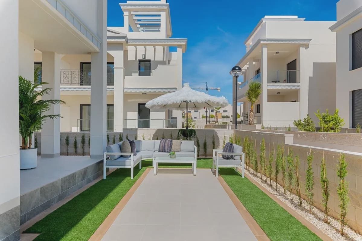 2 bedroom Apartment for sale in Rojales with pool - € 310,000 (Ref: 10003898)
