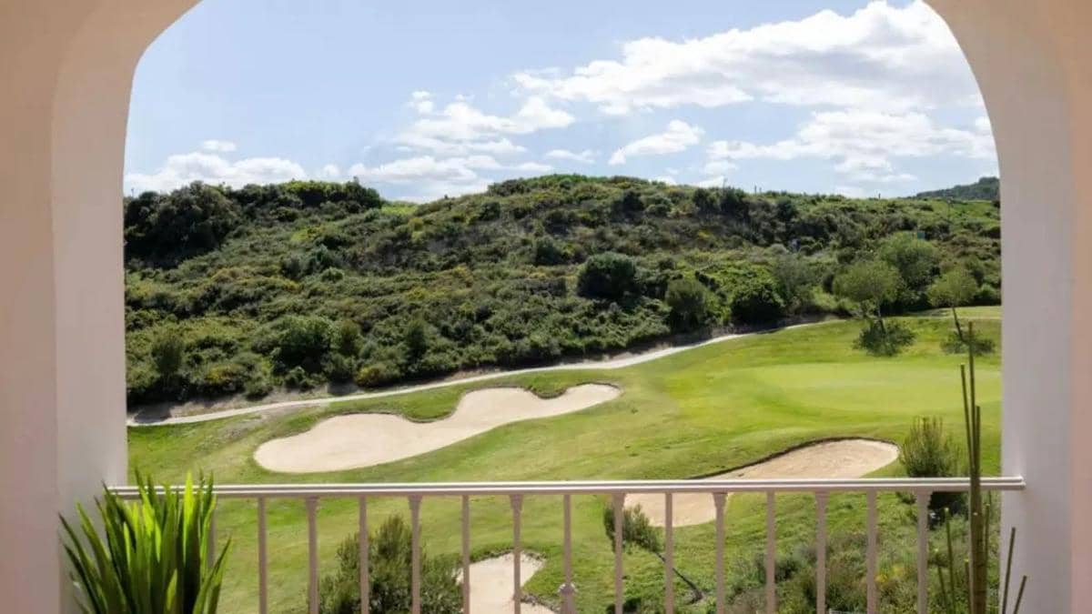 3 bedroom Townhouse for sale in Estepona with pool - € 470,250 (Ref: 10005753)