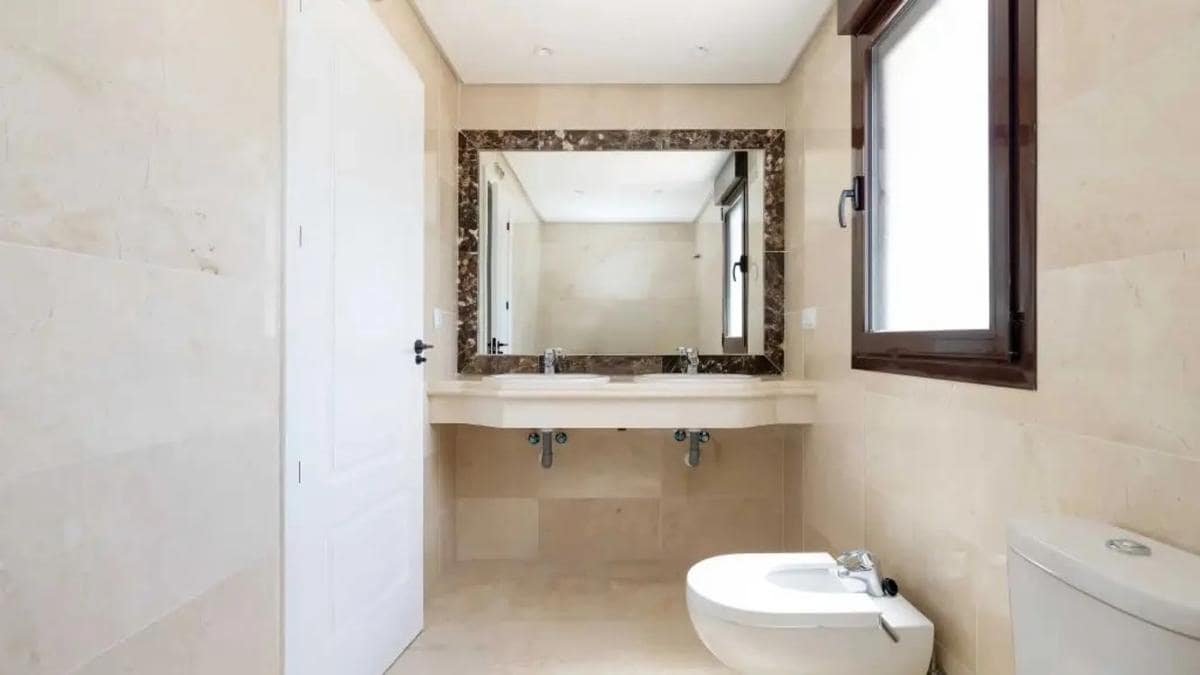 3 bedroom Townhouse for sale in Estepona with pool - € 470,250 (Ref: 10005753)