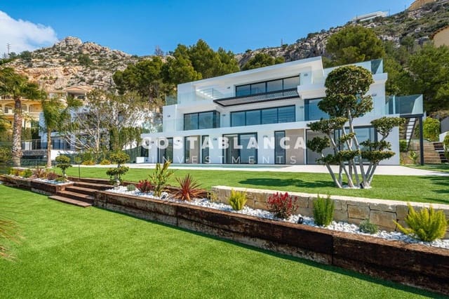 4 bedroom Villa for sale in Altea with pool - € 2,690,000 (Ref: 10013909)