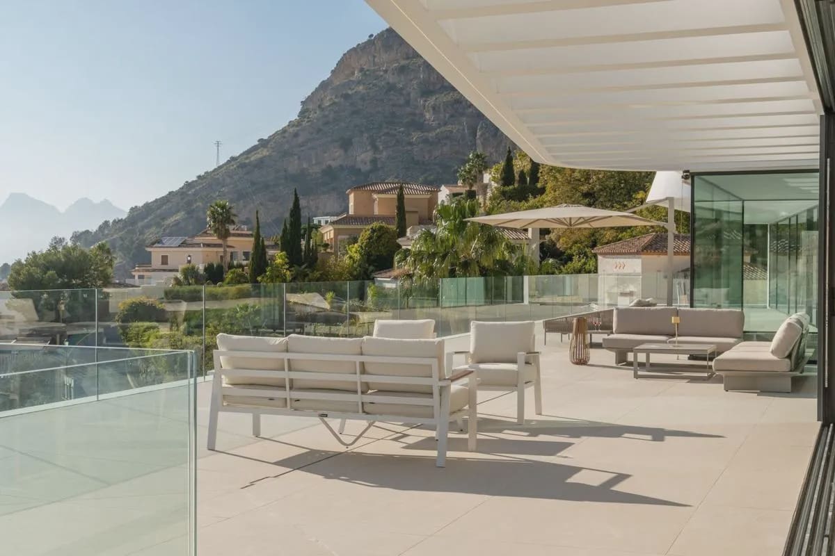 5 bedroom Villa for sale in Altea with pool garage - € 6,490,000 (Ref: 10024334)