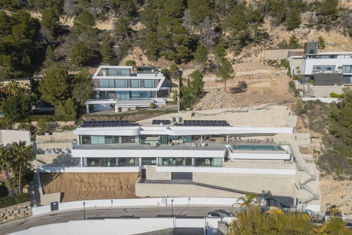 5 bedroom Villa for sale in Altea with pool garage - € 6,490,000 (Ref: 10024334)