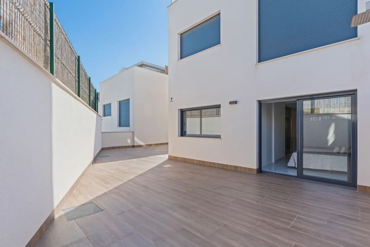 Bungalow de 2 habitaciones en San Miguel de Salinas en venta con piscina - 399.000 € (Ref: 10024336)