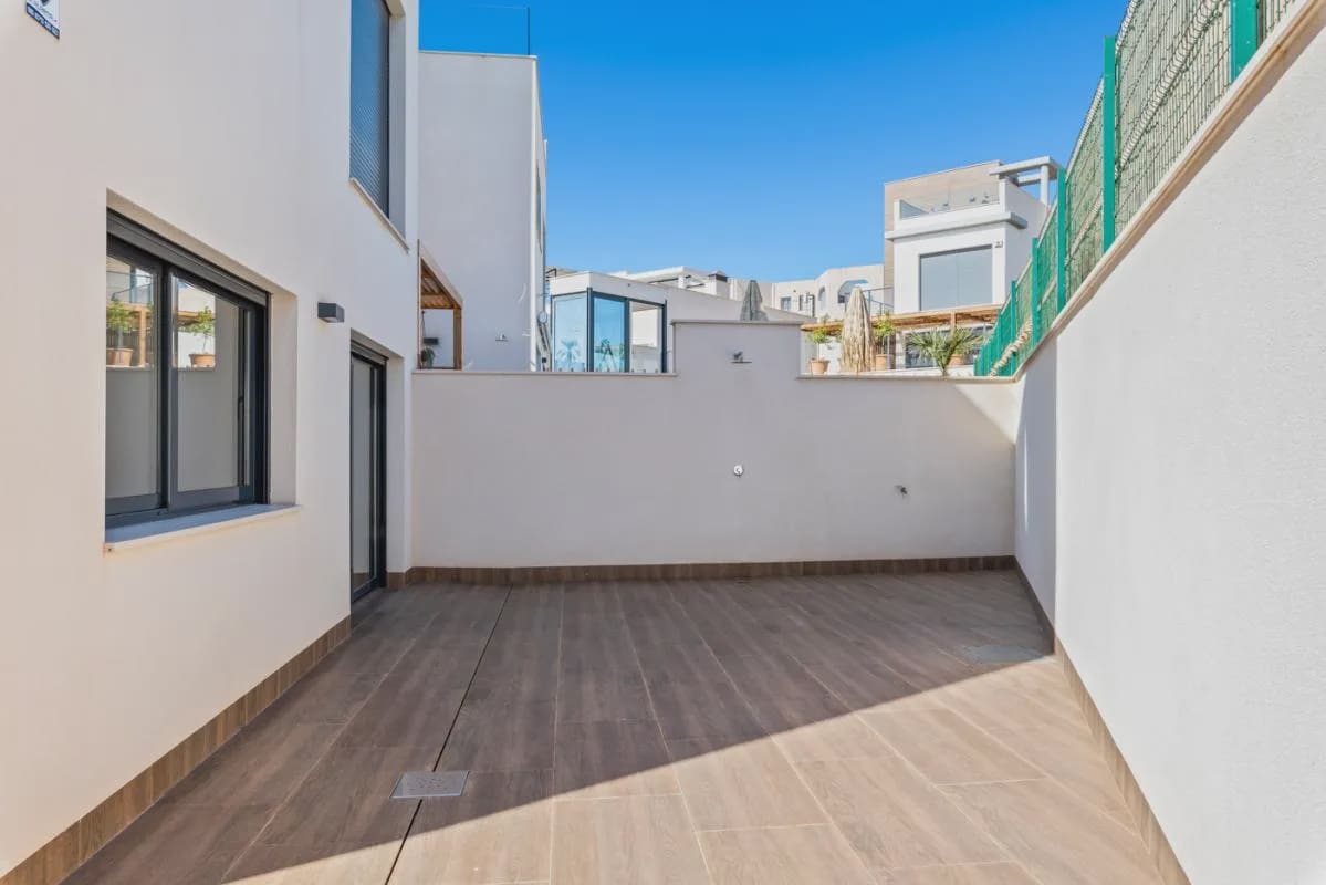 Bungalow de 2 habitaciones en San Miguel de Salinas en venta con piscina - 399.000 € (Ref: 10024336)