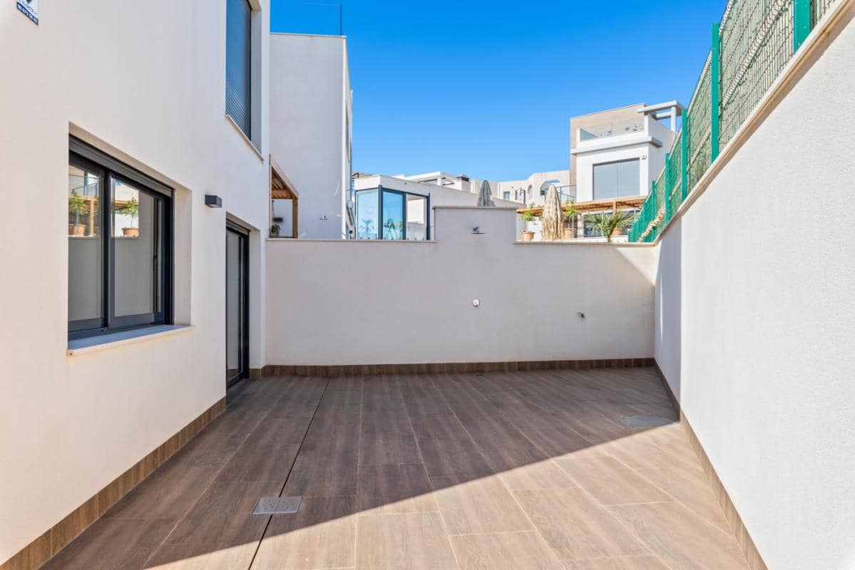 Bungalow de 2 habitaciones en San Miguel de Salinas en venta con piscina - 399.000 € (Ref: 10024336)