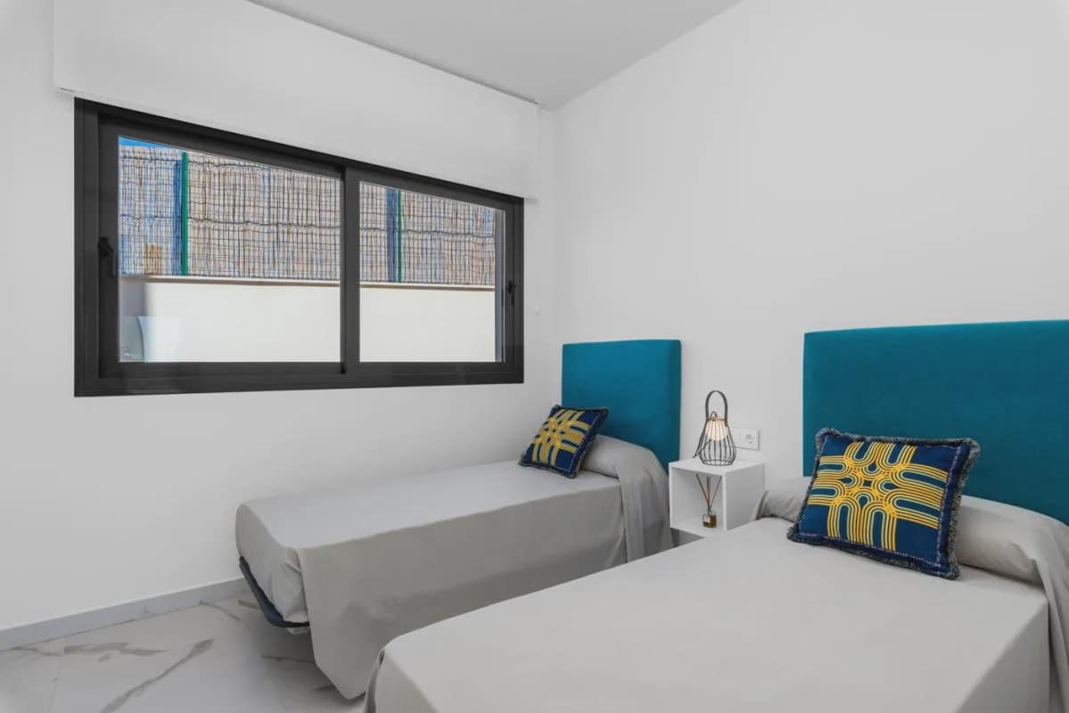 Bungalow de 2 habitaciones en San Miguel de Salinas en venta con piscina - 399.000 € (Ref: 10024336)