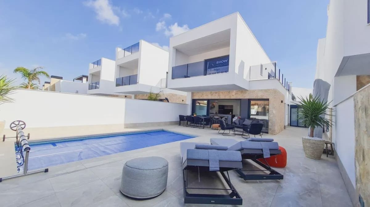 3 bedroom Villa for sale in San Pedro del Pinatar with pool - € 445,000 (Ref: 10025868)