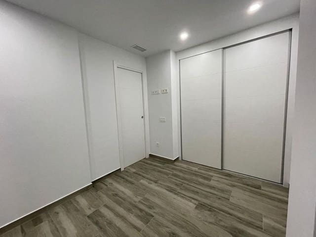 3 quarto Apartamento para venda em Las Piscinas Naturales, Torrevieja com piscina - 299 900 € (Ref: 10062502)