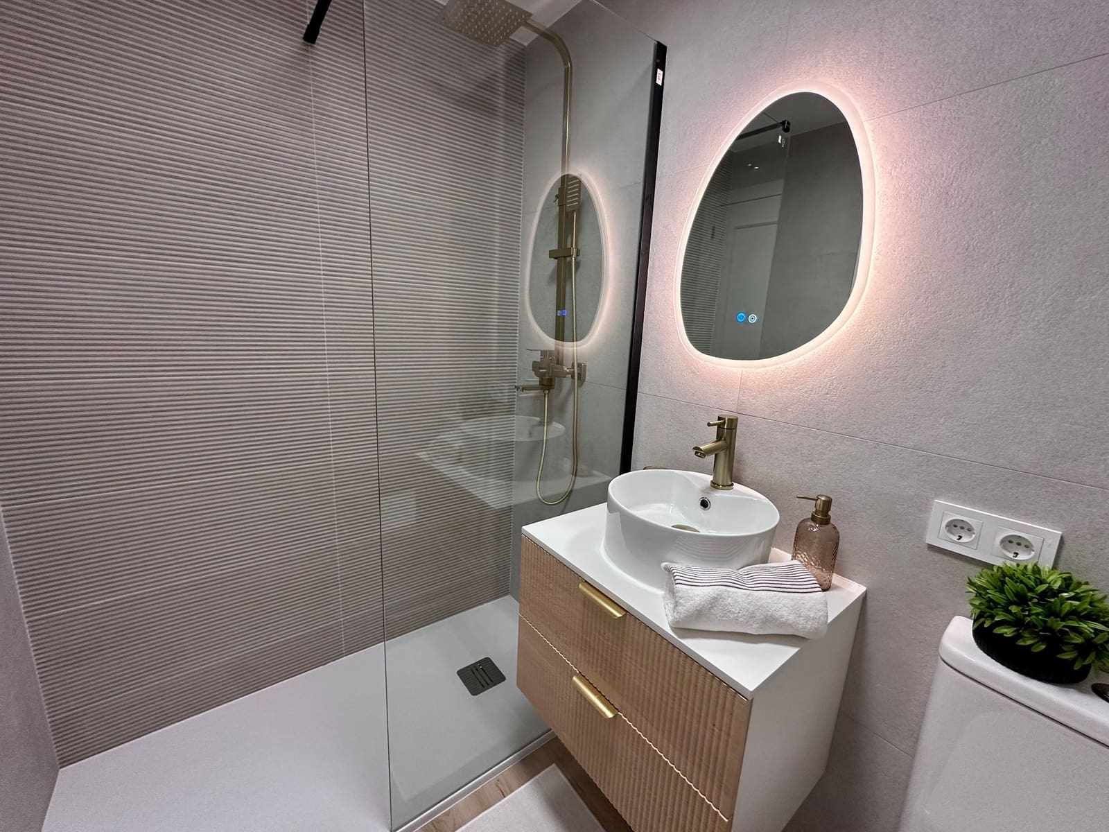 2 sypialnia Apartament na sprzedaż w Torrevieja z basenem garażem - 199 900 € (Ref: 10098572)