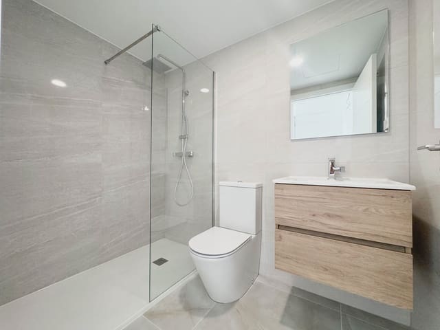 2 slaapkamer Appartement te koop in Punta Prima, Torrevieja met zwembad garage - € 379.000 (Ref: 10098705)
