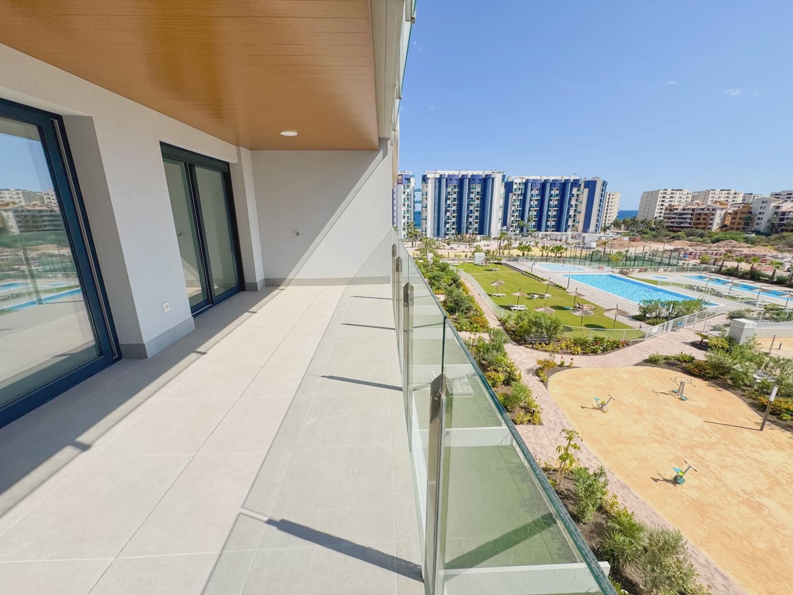 2 slaapkamer Appartement te koop in Torrevieja met zwembad garage - € 379.000 (Ref: 10098705)