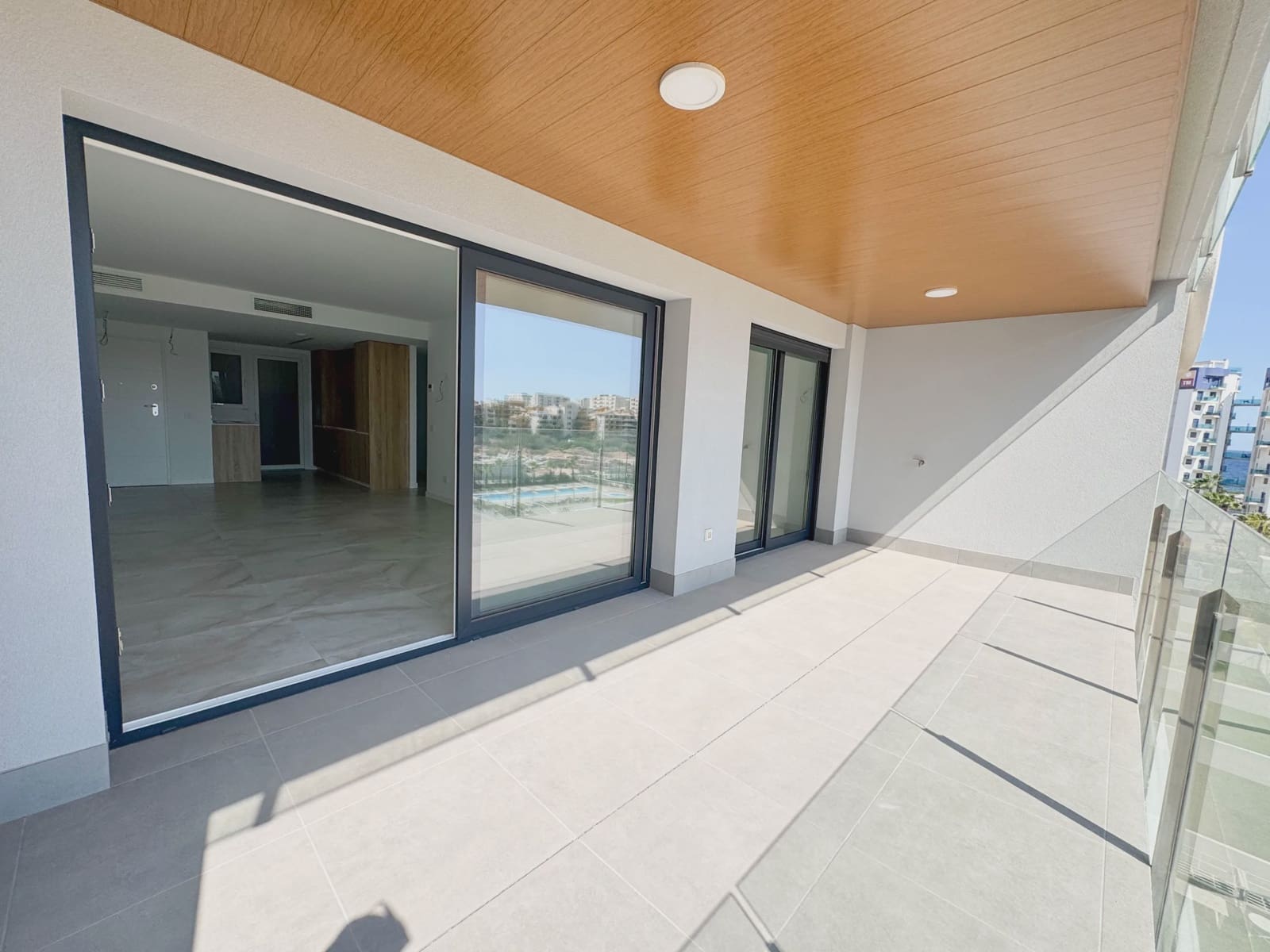 2 slaapkamer Appartement te koop in Torrevieja met zwembad garage - € 379.000 (Ref: 10098705)