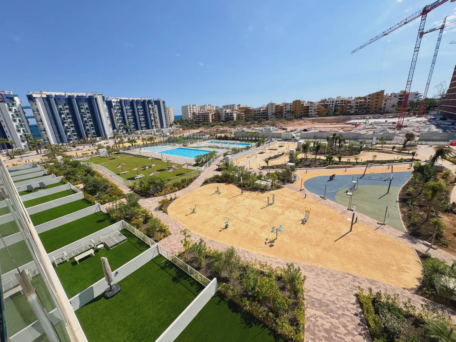 2 slaapkamer Appartement te koop in Torrevieja met zwembad garage - € 379.000 (Ref: 10098705)