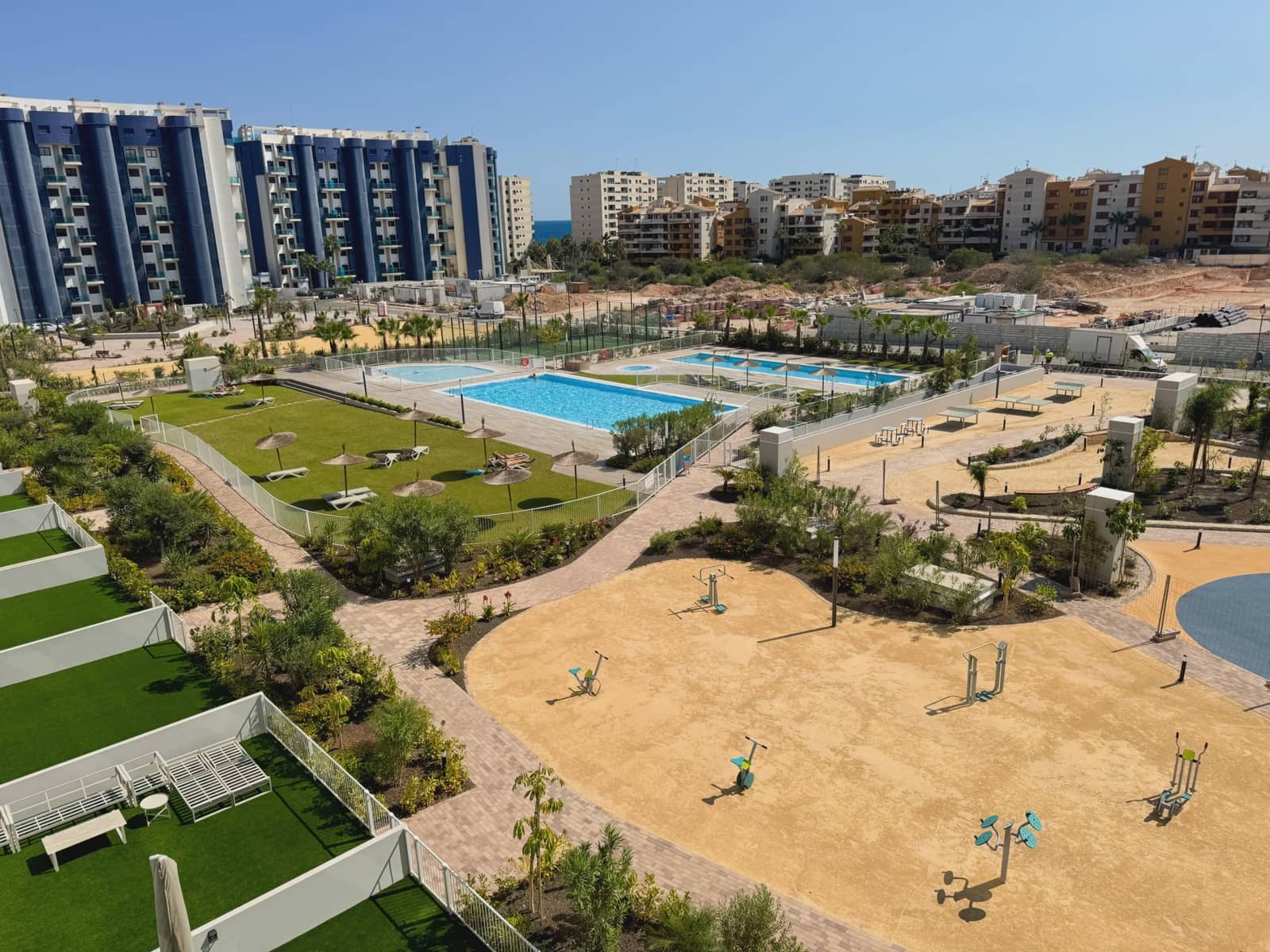 2 slaapkamer Appartement te koop in Torrevieja met zwembad garage - € 379.000 (Ref: 10098705)
