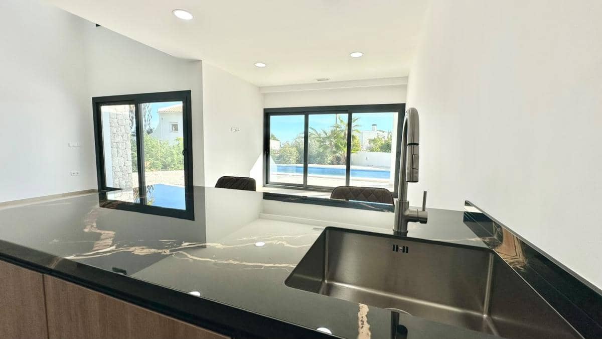 4 bedroom Villa for sale in Benissa with pool garage - € 1,175,000 (Ref: 10132797)