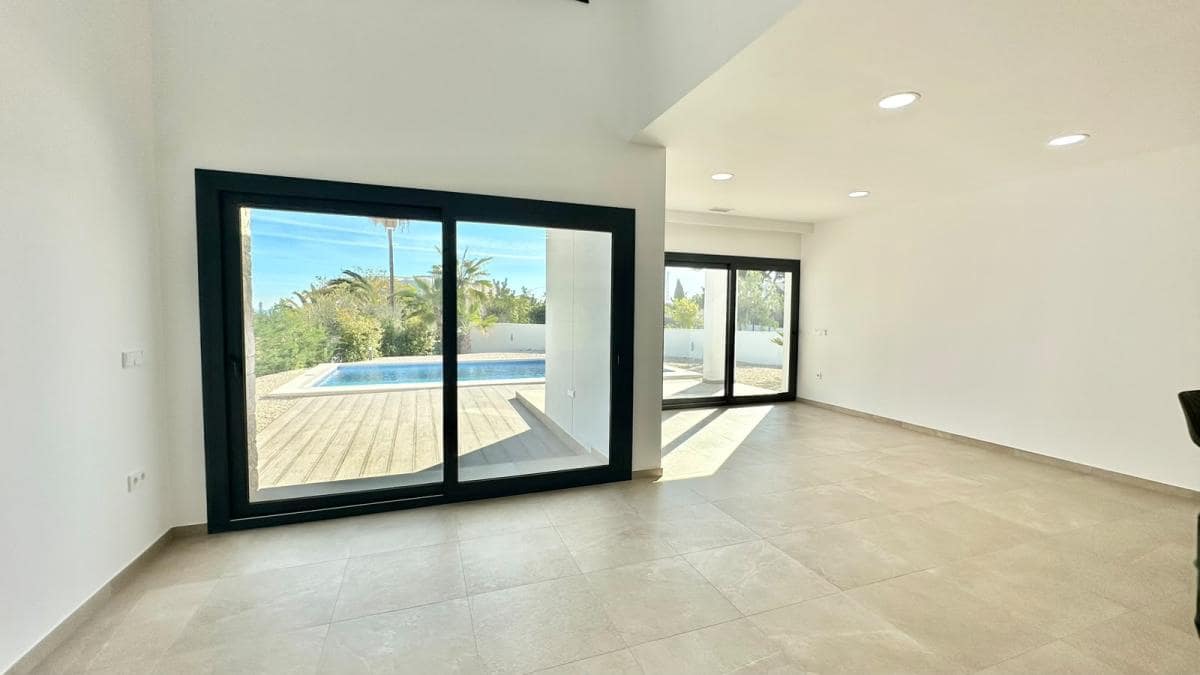 4 bedroom Villa for sale in Benissa with pool garage - € 1,175,000 (Ref: 10132797)