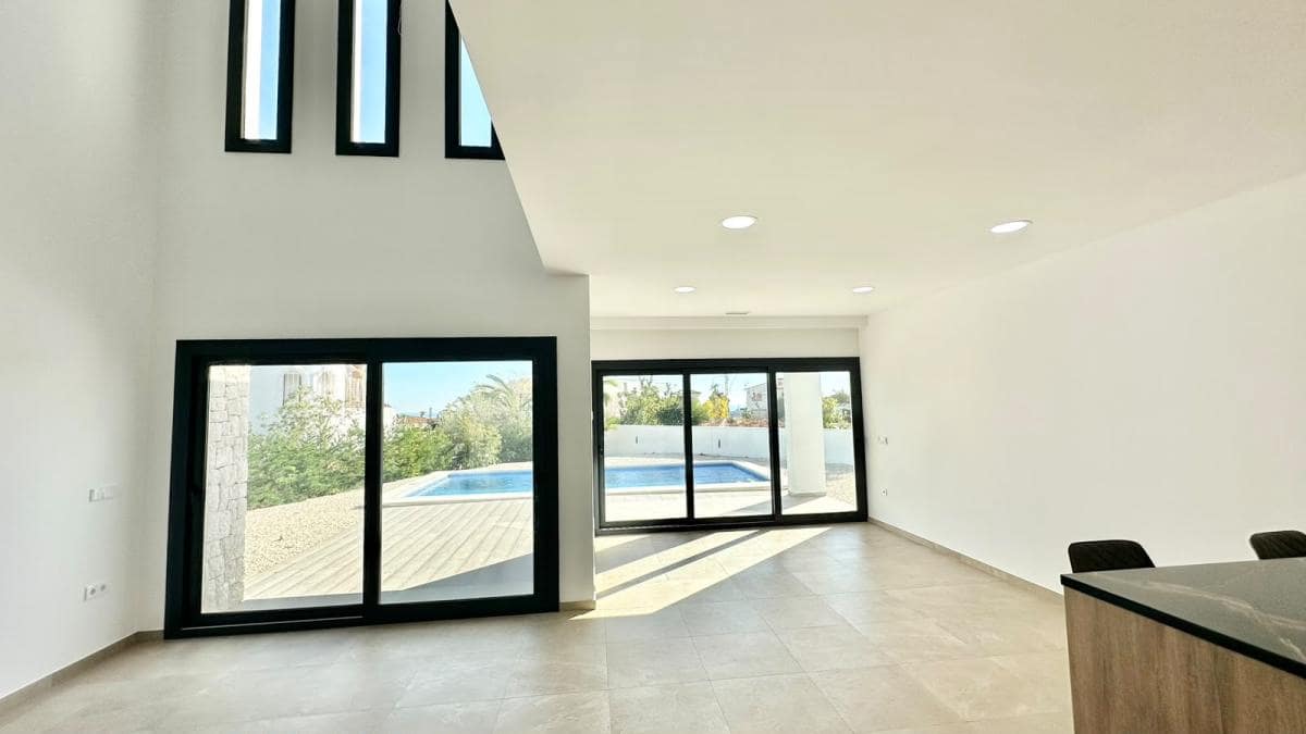 4 bedroom Villa for sale in Benissa with pool garage - € 1,175,000 (Ref: 10132797)