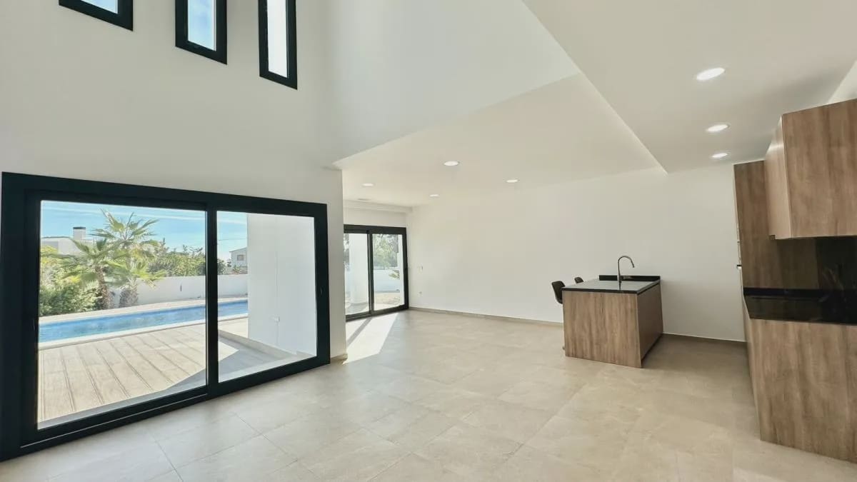 4 bedroom Villa for sale in Benissa with pool garage - € 1,175,000 (Ref: 10132797)