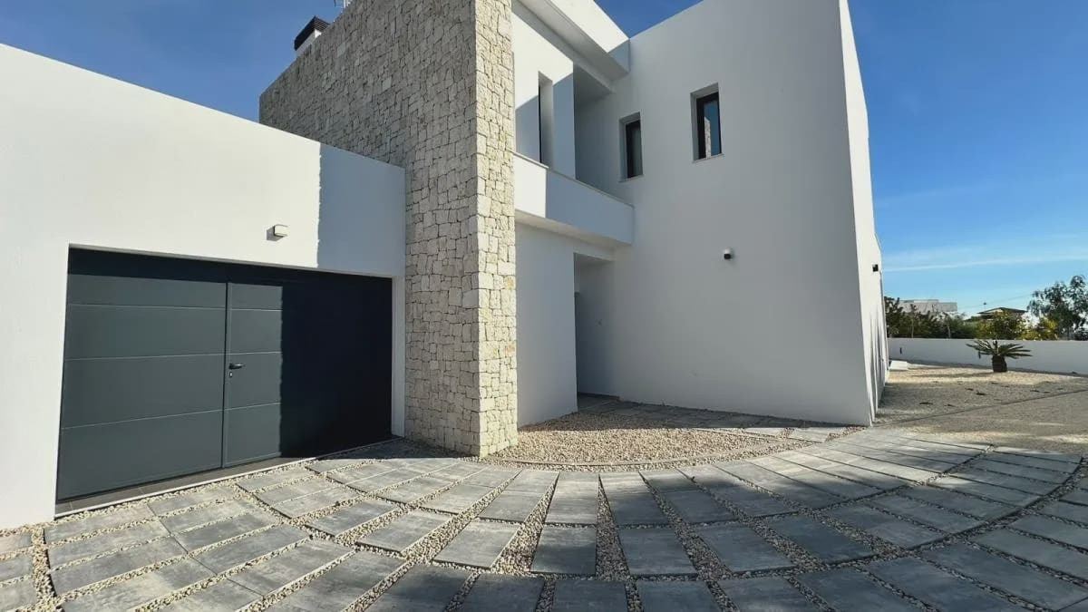4 bedroom Villa for sale in Benissa with pool garage - € 1,175,000 (Ref: 10132797)