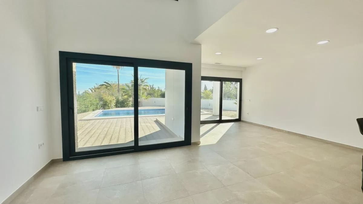 4 bedroom Villa for sale in Benissa with pool garage - € 1,175,000 (Ref: 10132797)