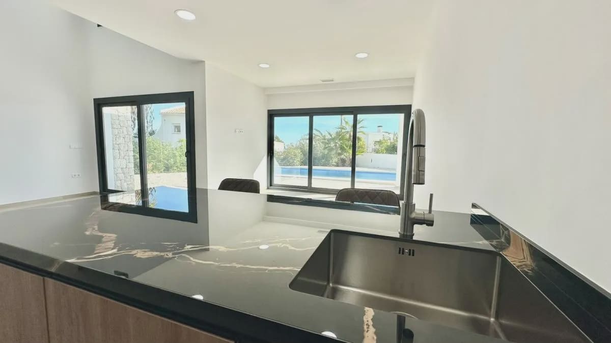 4 bedroom Villa for sale in Benissa with pool garage - € 1,175,000 (Ref: 10132797)