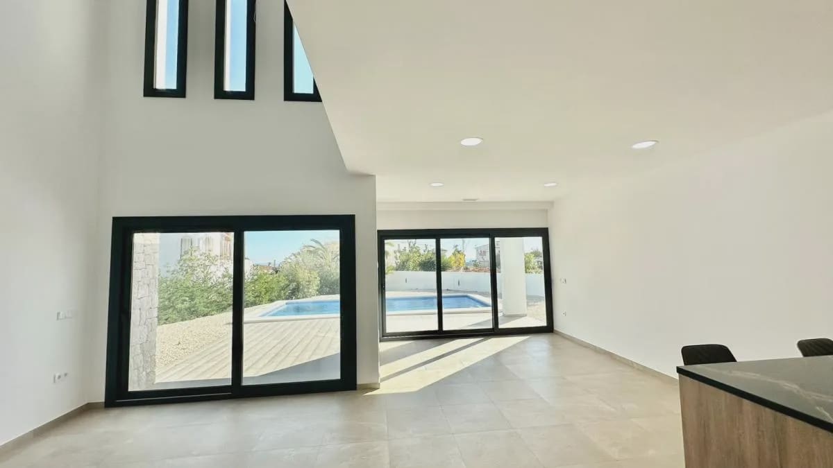 4 bedroom Villa for sale in Benissa with pool garage - € 1,175,000 (Ref: 10132797)