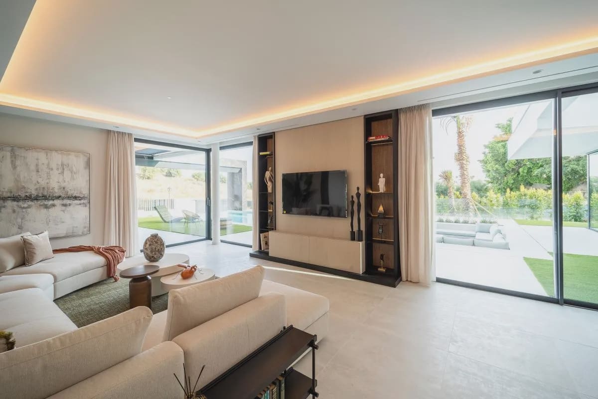 6 bedroom Villa for sale in Benahavis with pool garage - € 6,900,000 (Ref: 10163452)