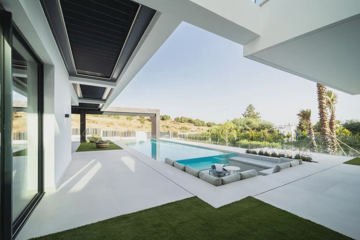 6 bedroom Villa for sale in Benahavis with pool garage - € 6,900,000 (Ref: 10163452)
