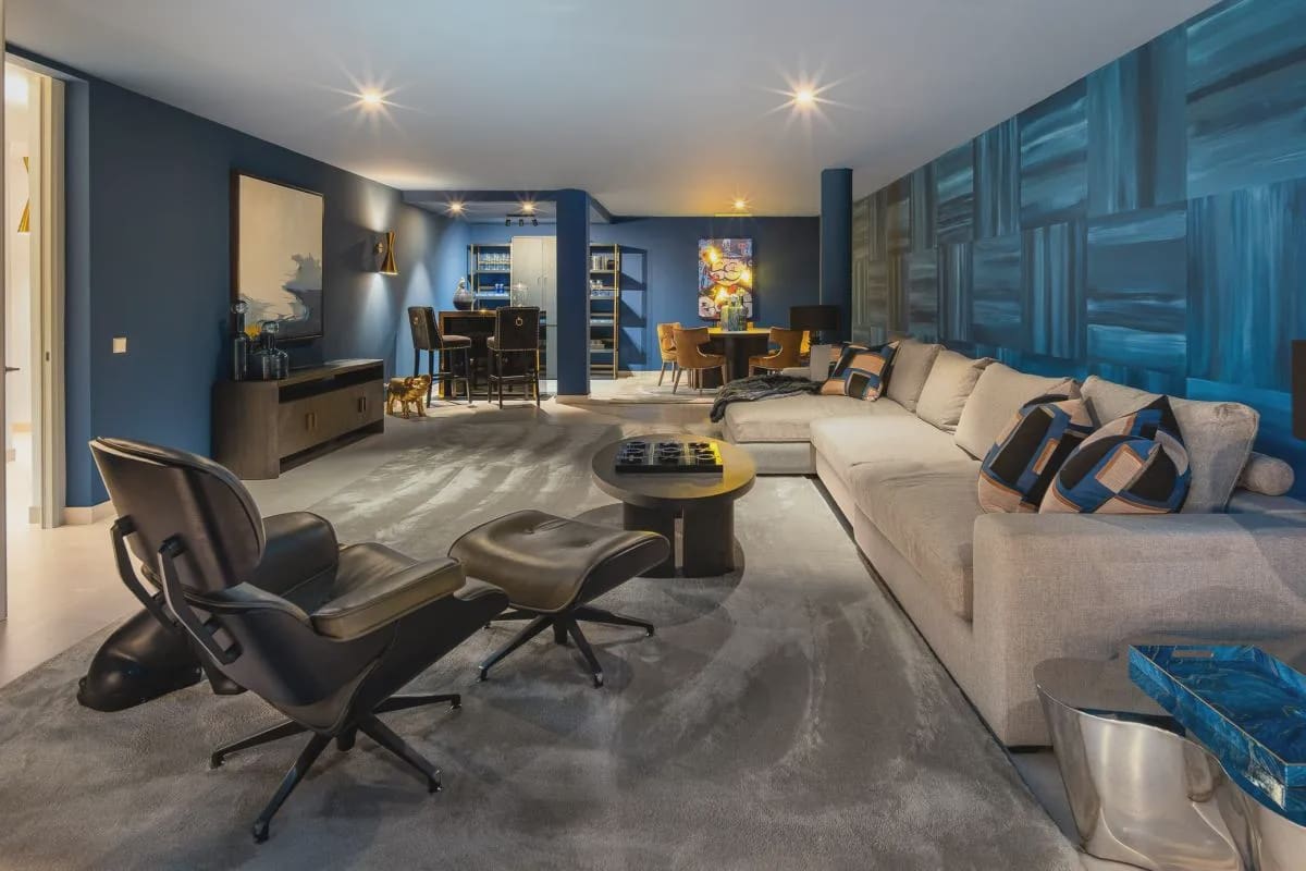 5 bedroom Villa for sale in Estepona with pool garage - € 2,300,000 (Ref: 10164986)