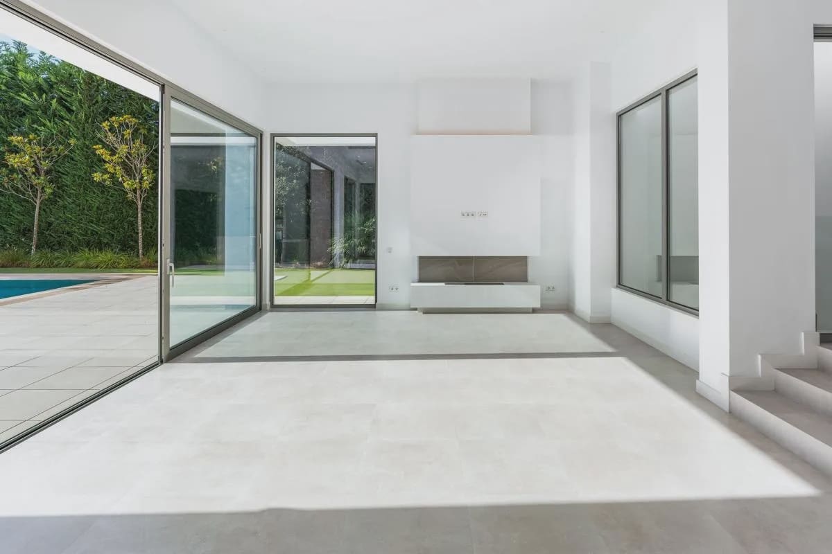 5 bedroom Villa for sale in Estepona with pool garage - € 2,300,000 (Ref: 10164986)