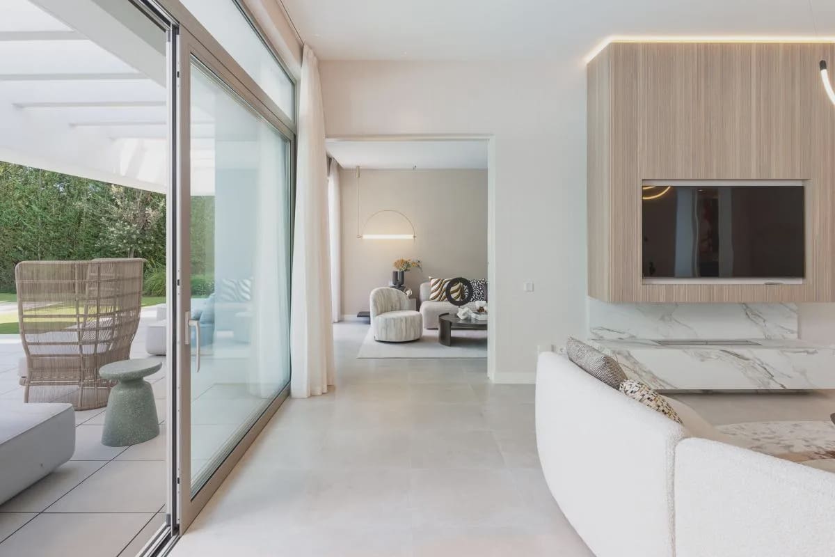 5 bedroom Villa for sale in Estepona with pool garage - € 2,300,000 (Ref: 10164986)