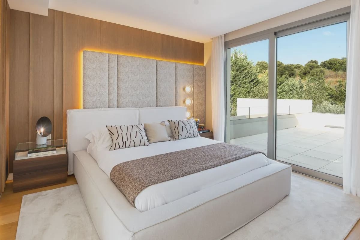 5 bedroom Villa for sale in Estepona with pool garage - € 2,300,000 (Ref: 10164986)