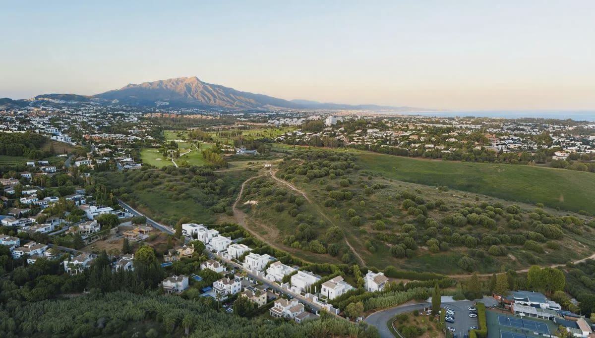 5 bedroom Villa for sale in Estepona with pool garage - € 2,300,000 (Ref: 10164986)