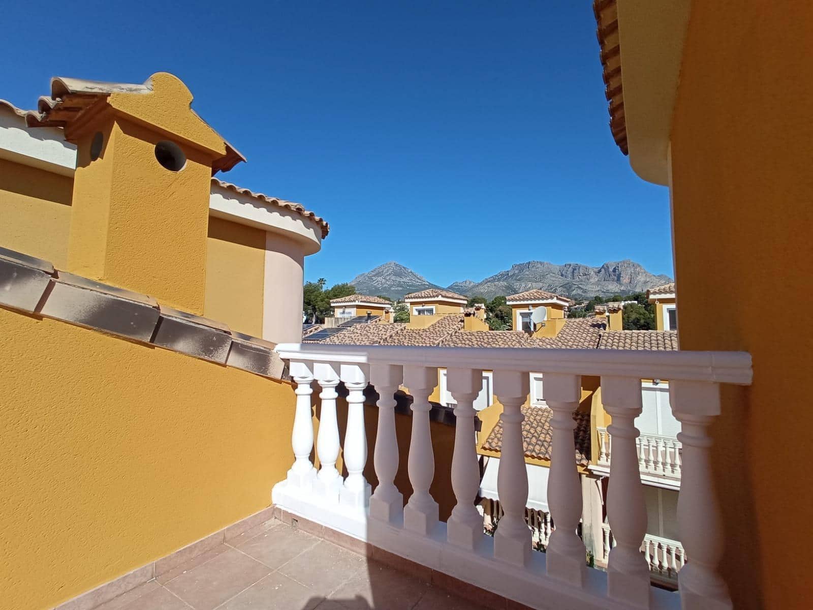 3 Zimmer Villa zu verkaufen in La Nucia mit Pool Garage - 330.000 € (Ref: 9788898)