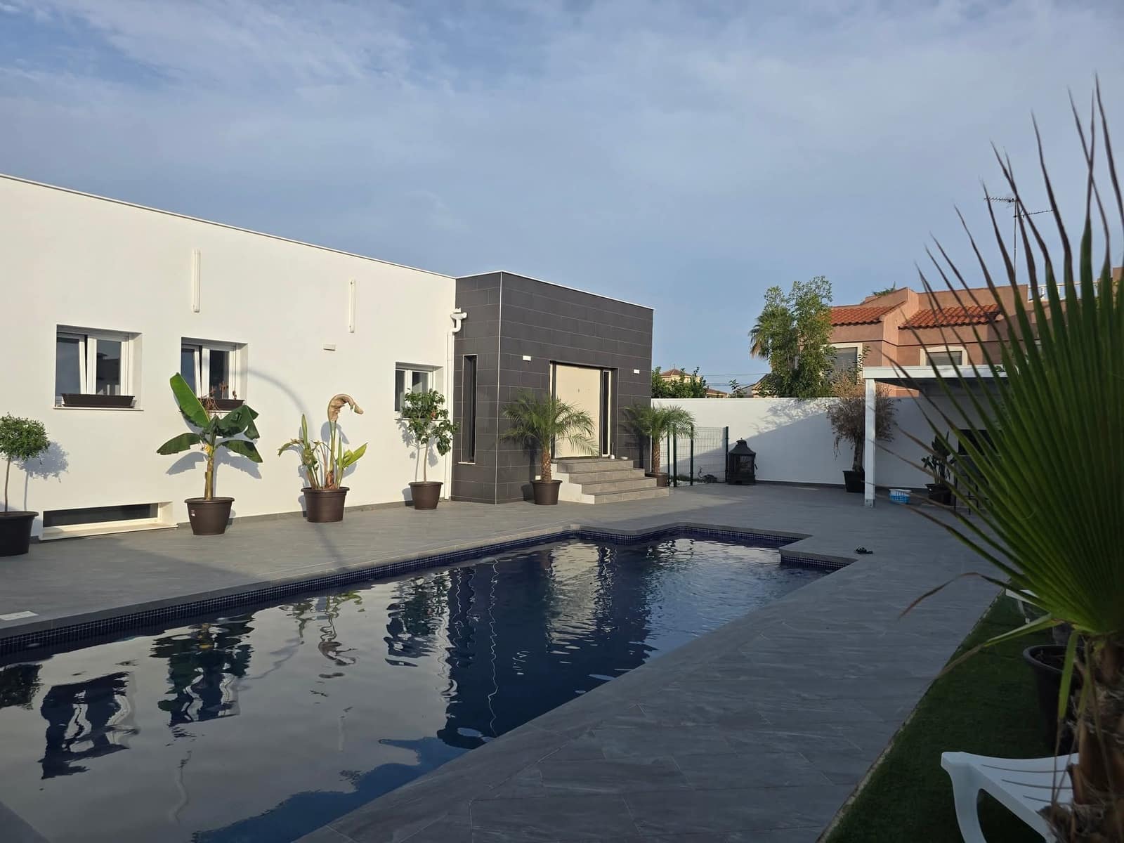 5 bedroom Villa for sale in Rojales with pool garage - € 498,000 (Ref: 9788932)