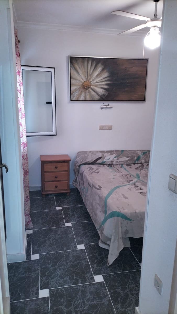 2 slaapkamer Penthouse te koop in Torrevieja met zwembad - € 130.000 (Ref: 9788933)