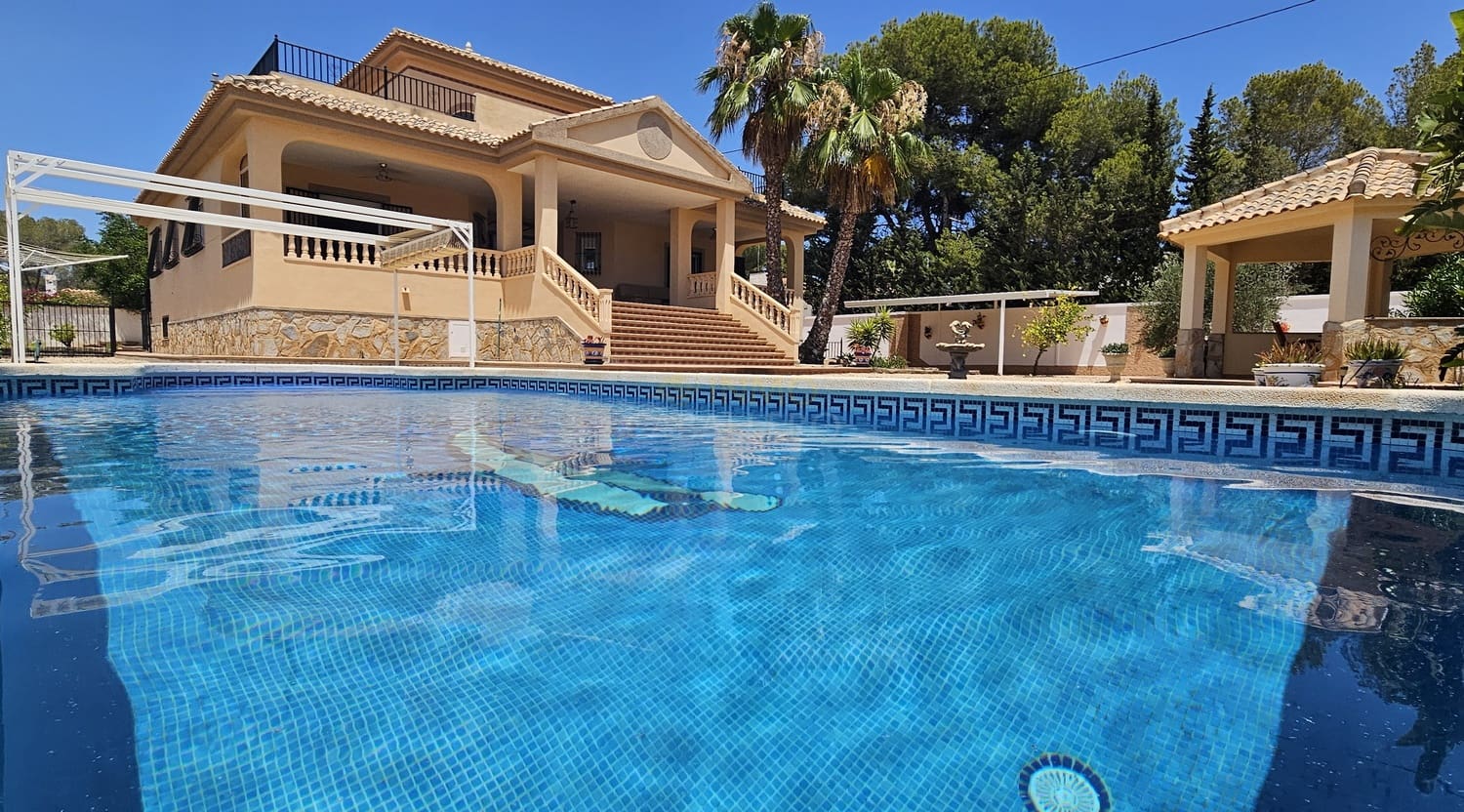 Chalet de 5 habitaciones en Pilar de la Horadada en venta con piscina garaje - 725.000 € (Ref: 9788936)