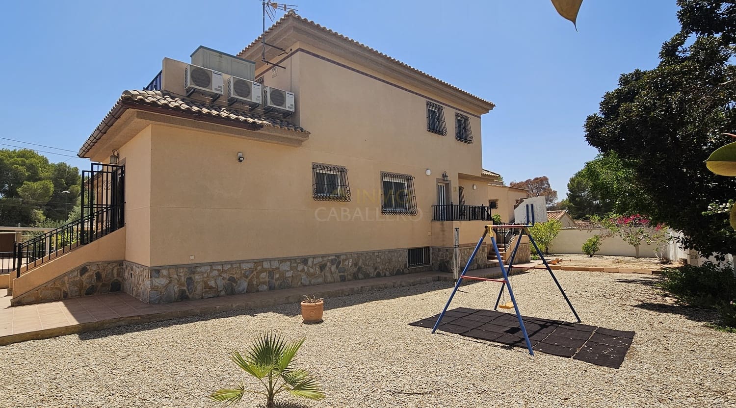 Chalet de 5 habitaciones en Pilar de la Horadada en venta con piscina garaje - 725.000 € (Ref: 9788936)