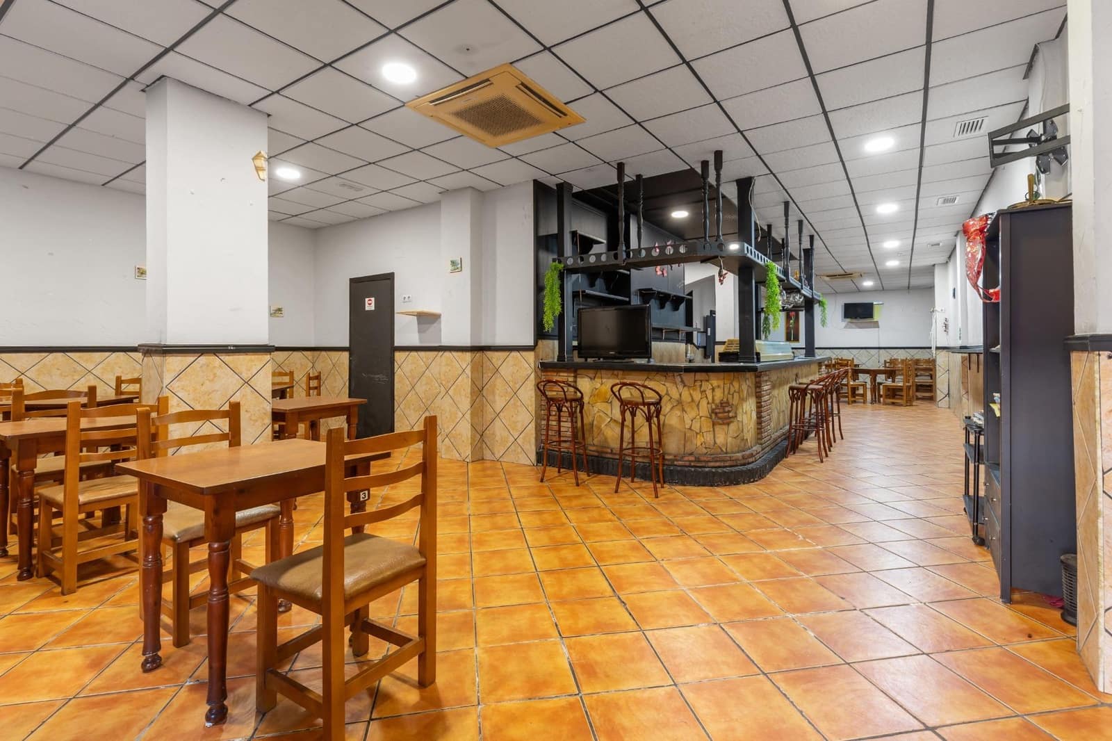 Comercial para venda em Torrevieja - 169 900 € (Ref: 9788959)
