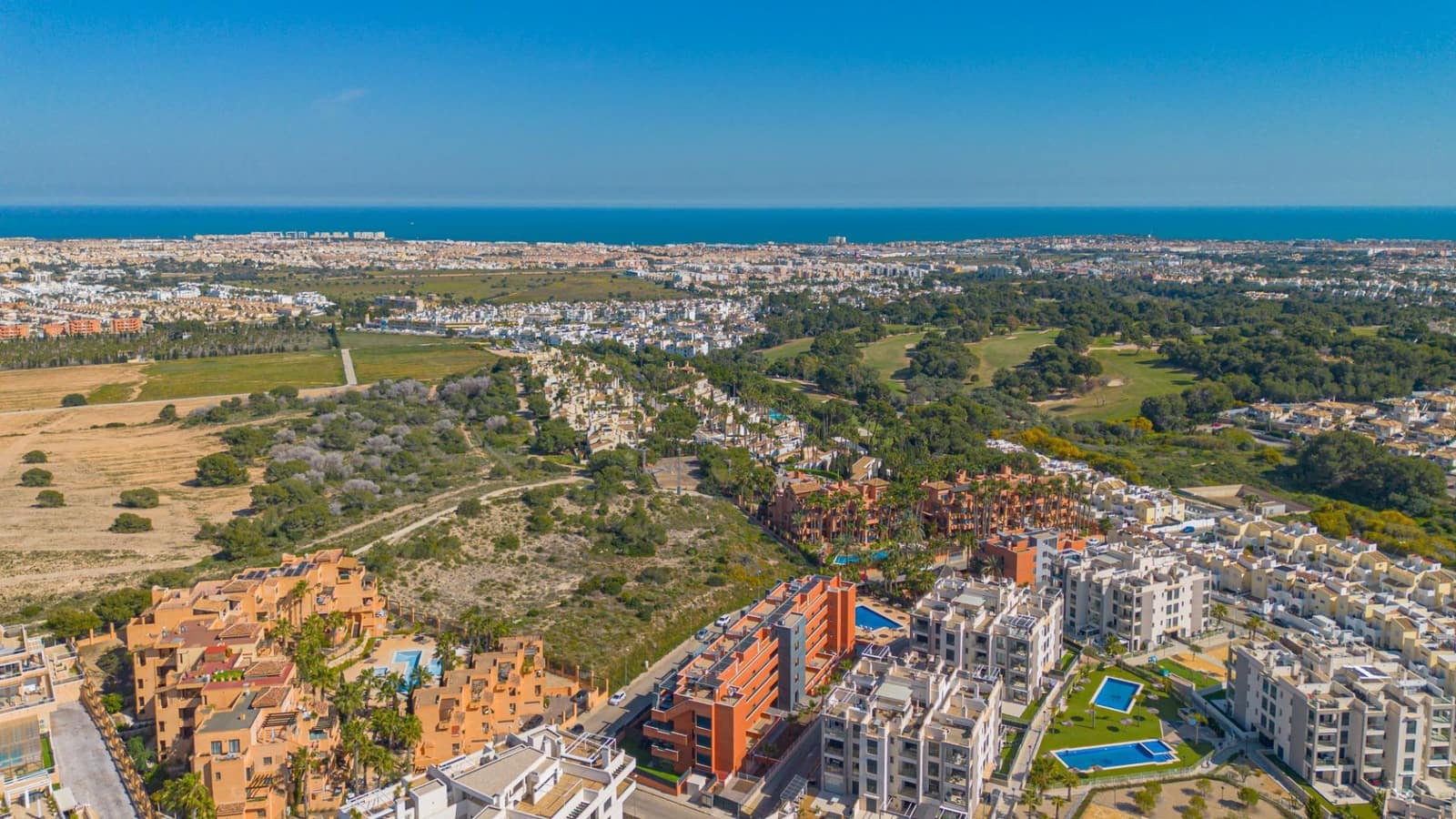 Apartamento de 2 habitaciones en Orihuela Costa en venta con piscina garaje - 259.000 € (Ref: 9788960)